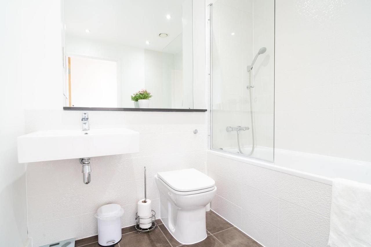 בורנמות' ⭑ Modern Town Centre Apartment ⭑ מראה חיצוני תמונה